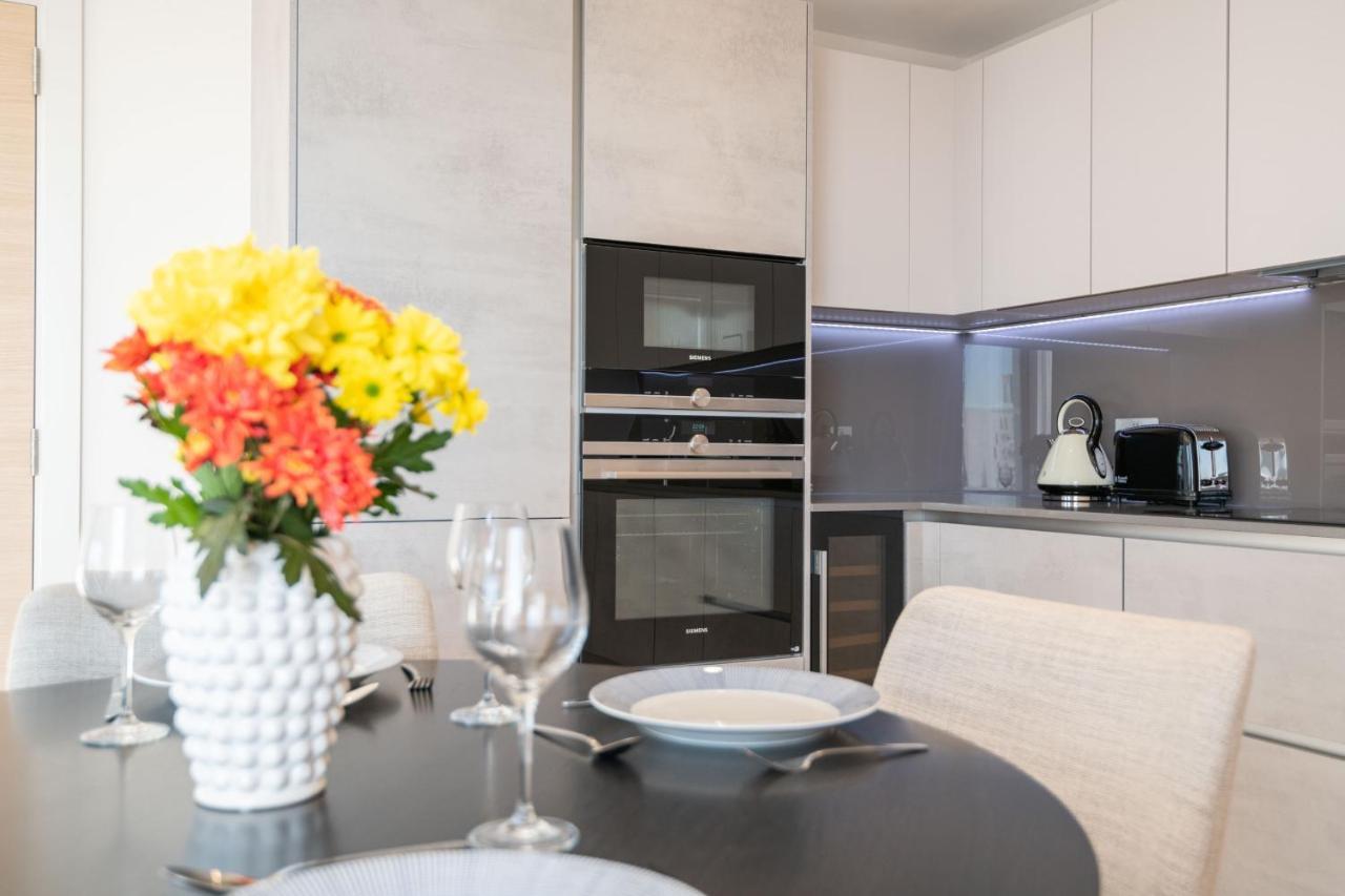 Modern Family Home Close To Victoria Station By Underthedoormat Londýn Exteriér fotografie